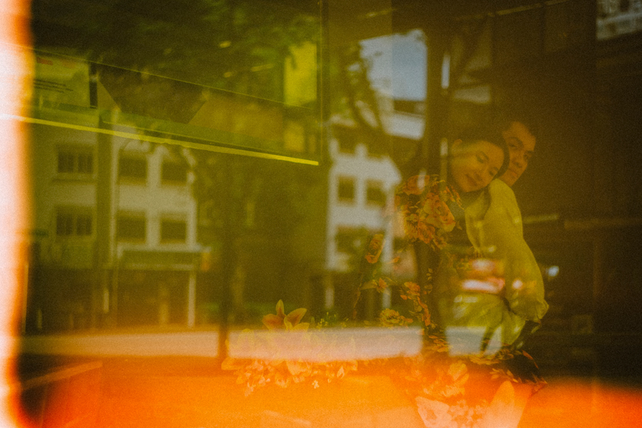 oddly familiar photography singapore prewedding casual couple photography