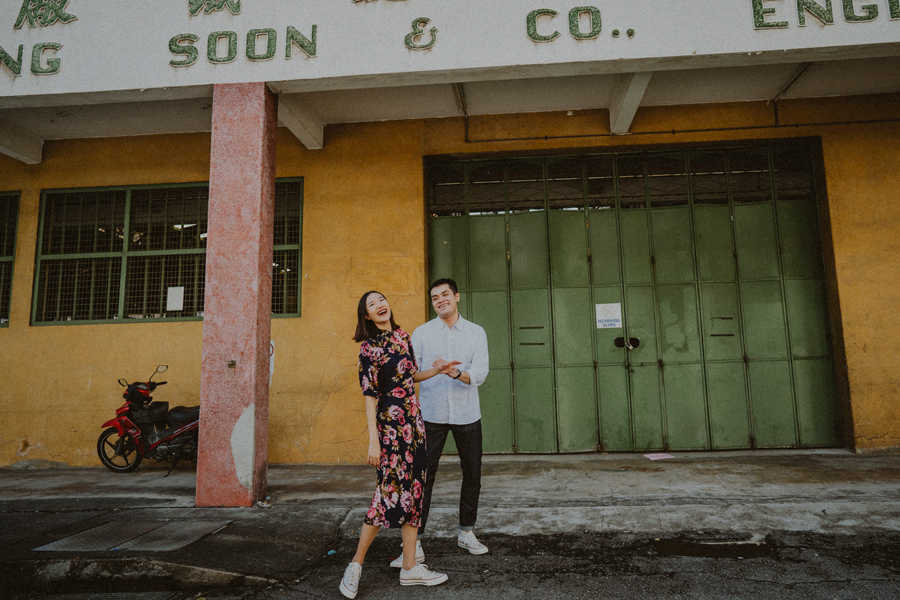 oddly familiar photography singapore prewedding casual couple photography